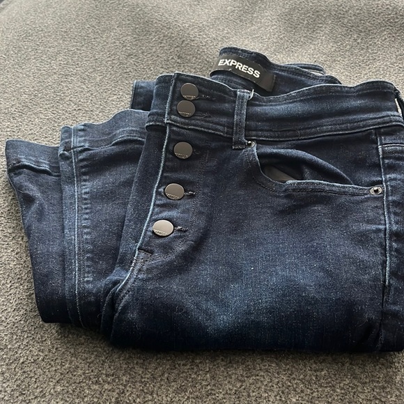 Express - Picture 2 of 5